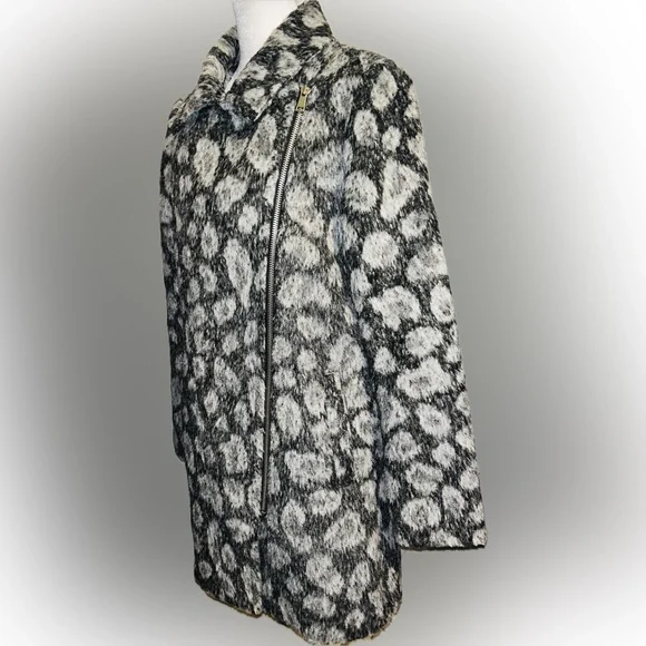 EUC Loft SZ M dark/light gray coat w/exposed silver zipper, 2 front pockets. - Picture 4 of 10